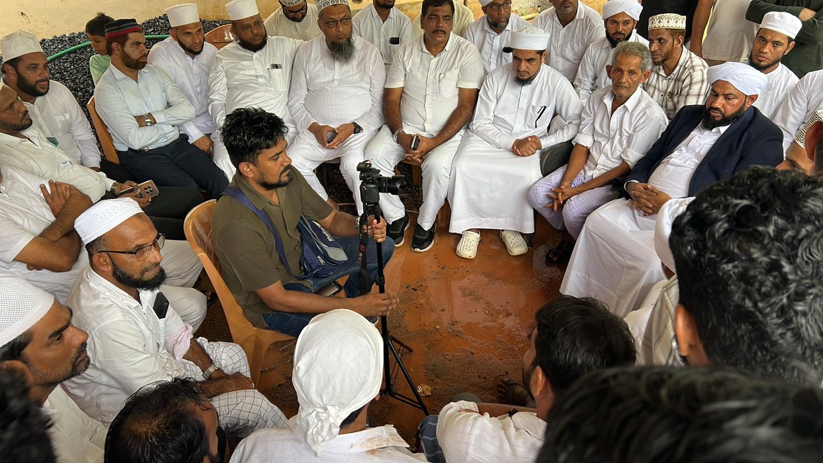 ಮಂಗಳೂರಿನಲ್ಲಿ ದುಷ್ಕರ್ಮಿಗಳಿಂದ ಹತ್ಯೆಯಾದ ಅಬ್ದುಲ್ ರಹೀಂ ಮನೆಗೆ ಅಲ್ಪಸಂಖ್ಯಾತ ಕಲ್ಯಾಣ ಇಲಾಖೆ ವಕ್ಫ್ ಸಚಿವರಾದ <a href="/BZZameerAhmedK/">B Z Zameer Ahmed Khan</a> ನಿರ್ದೇಶನದಂತೆ ವಕ್ಫ್ ನಿಯೋಗ ಭೇಟಿ ನೀಡಿ ಕುಟುಂಬಕ್ಕೆ ಸಾಂತ್ವನ ಹೇಳಿದೆವು.