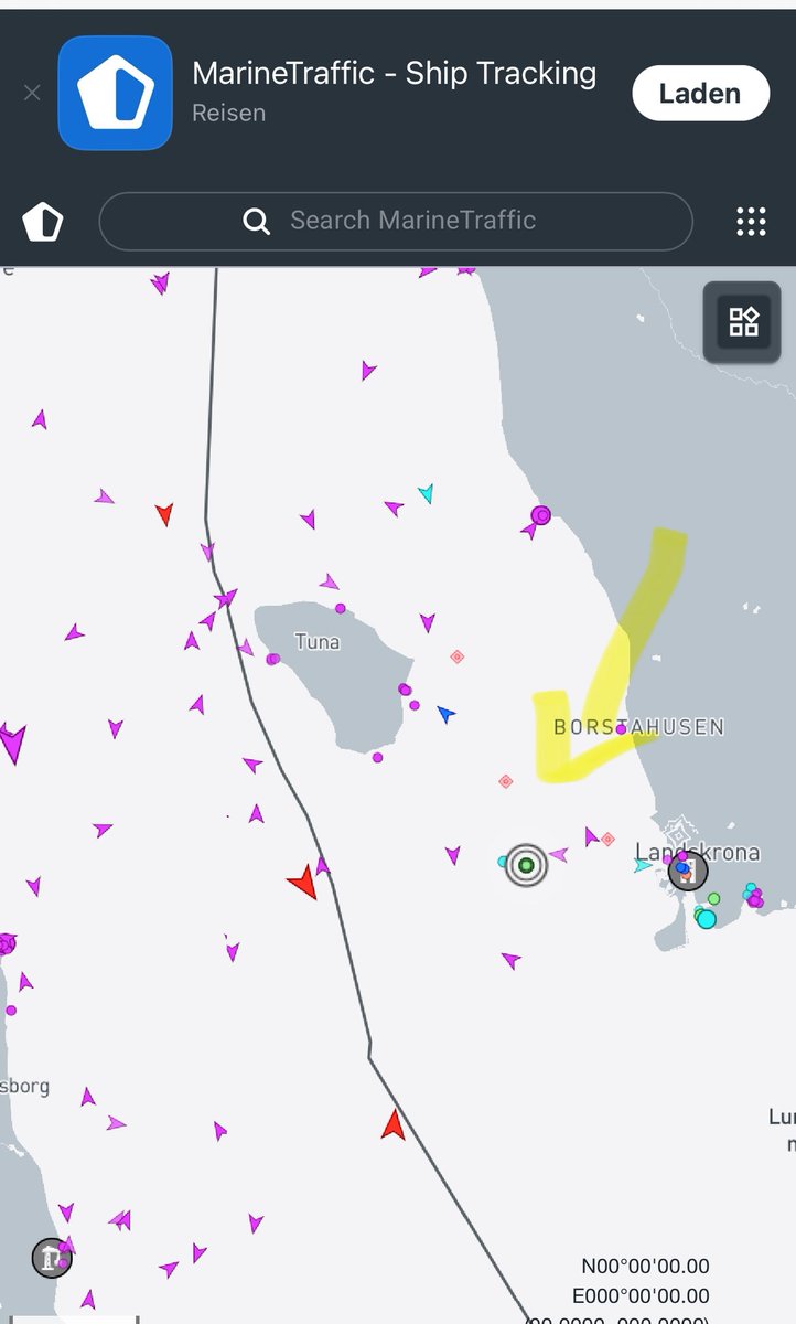 Die Kombination „aground“ und 0 Knoten Heschwindigkeit bedeutet zumeist nichts Gutes?! 

Die MESKA (Flagge Panama) mit Kurs auf einen russischen Hafen durchquerte gerade das Kattegat. 

Für die Position in der Nähe der schwedischen Küste siehe u.a. Karte.