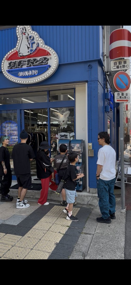 高松旅２日間 最高でした。

Olive🫒→ FR2港

優作さんがサプライズで来て下さって、ガチャガチャ大会を始めて下さり

皆で笑顔に包まれて幸せ過ぎました。

家族でBUDDICAが好き過ぎて、

BUDDICAを通して、車旅させていただいております。

本当にありがとうございました。
BUDDICA貯金頑張ります。