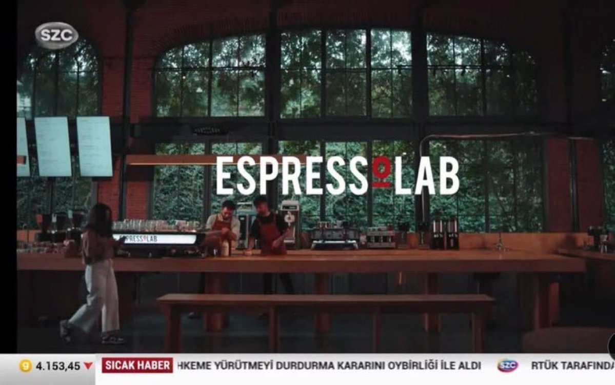 Espressolab Sözcü'ye reklam vermiş.

AK Partili bazı hesaplar, "biz sahip çıktık kaymağını başkaları yiyor" demeye başladı.

Firmanın yetkilileri ile konuştum. Aynı saatte tüm TV kanallarında reklama çıktıklarını söylediler. 

A Haber dahil...

Linç etmeye bayılıyoruz!