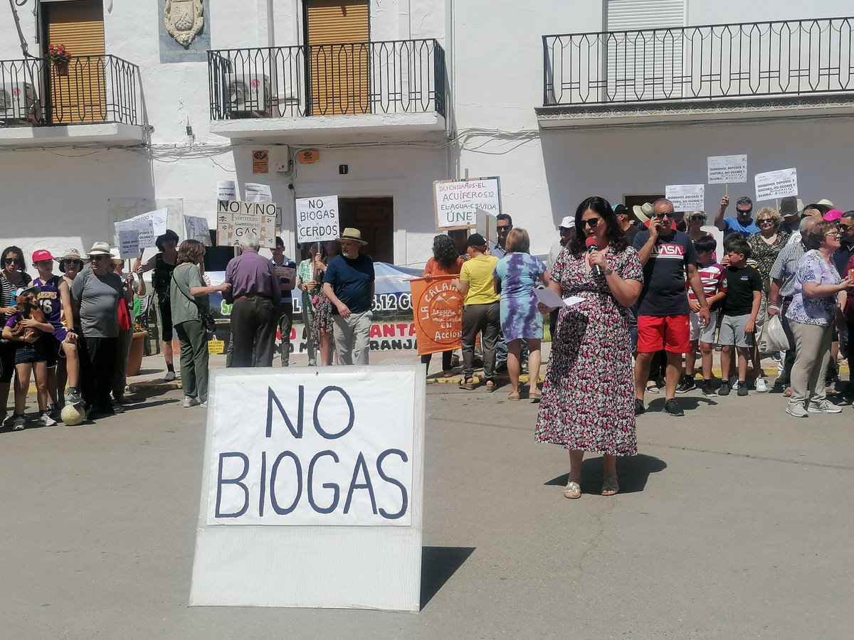 Esta mañana hemos estado con las vecinas de la La Calahorra que se están movilizando contra la macroplanta de Biogas que quiere destruir la comarca del Zenete.