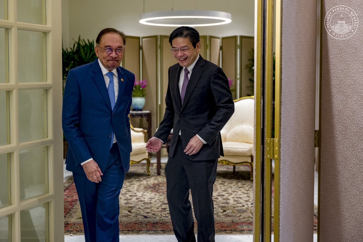 Mengakhiri lawatan kerja singkat ke Singapura, saya telah mengadakan pertemuan dengan rakan sejawat, Lawrence Wong, serta mengadakan kunjungan hormat ke atas Presiden Tharman Shanmugaratnam.

Kami bertukar pandangan mengenai pelbagai isu dua hala yang memerlukan kerjasama lebih