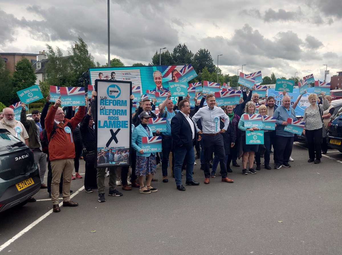Great morning with the #reformparty_uk in #Hamilton , only 5 days to go!

You won't find a more cheerful bunch of people!

Thanks to those who came up from <a href="/reformparty_uk/">Reform UK</a> #England to help out.