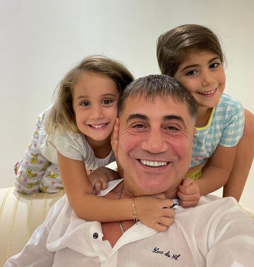 “Erkek Evlat Altındır, Ancak Kız Çocuğu Elmastır, Pırlantadır, Yakuttur Yani Mücevherattır.

Kıymetlimiz REİS SEDAT PEKER İçin Kız Çocukları Kırmızı Çizgidir. Kız Çocuklarını Üzen Ağlatan Herkes Bedelini Öder.”

Görüşeceğiz!

Kıymetli REİSİM @Sedat_Peker 👑
#SedatPEKER