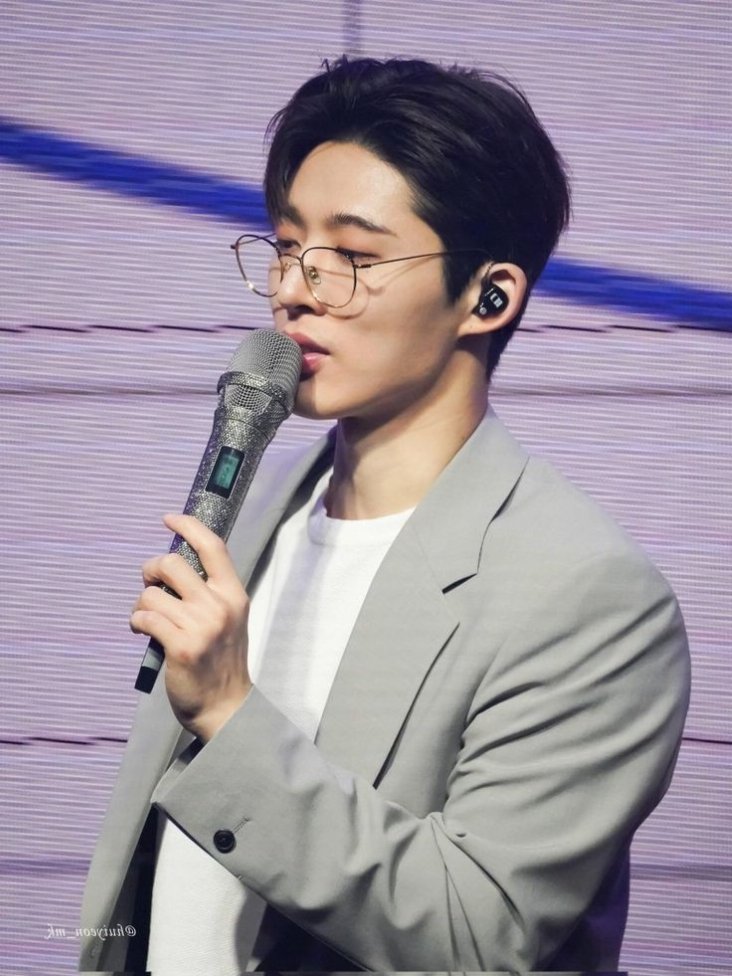 "seharusnya  giliran Ashley yang ngomong di sini, tapi... Sekarang Ashley lagi sakit, jadi gabisa ikut farewell ini. Ashley titip salam sayang buat kalian semua, nanti kalo keadaannya lebih baik pasti nanti lele nyapa kalian yaa. She loves you guys, doain lele cepet sembuh yaa"