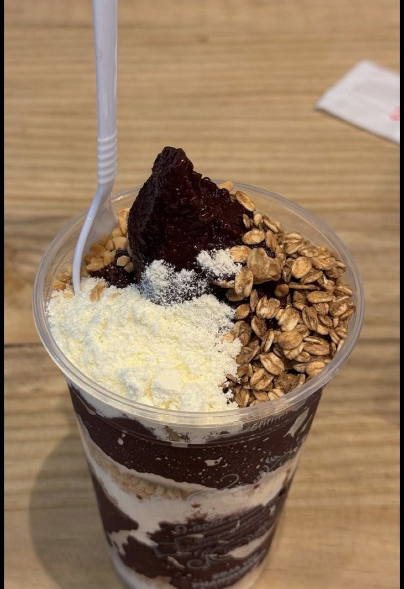 Dear reader, fear of loving someone new
I want to love him back,but fear of holding me tight,his smile makes me flinch,I heard the echo of everyone that promised to stay and still left😭.So I stay quite this time,half in half hidden.When will he leave me too?🥹