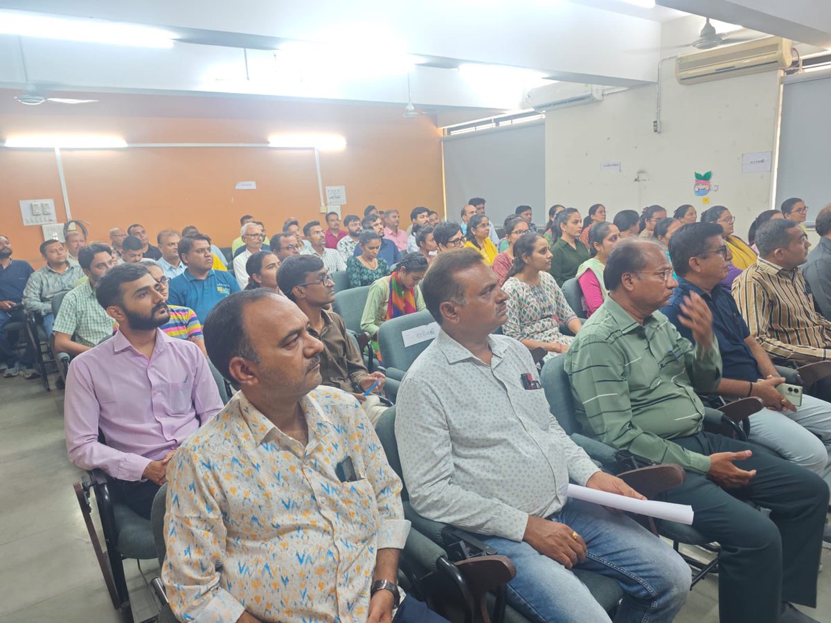 આજ રોજ વિશ્વ તમાકું નિષેધ દિવસ નિમિતે જીલ્લા પંચાયત રાજકોટ ખાતે  જીલ્લા પંચાયત કચેરીના તમામ સ્ટાફે તમાકું કે તમાકુની બનાવટની કોઈપણ ચીજ વસ્તુ નું સેવન ન કરવા પોતે તેના ફેમિલી કે સમાજને તમાકુના દૂષણથી દૂર રાખવા શપથ લેવામાં આવેલ. <a href="/CMOGuj/">CMO Gujarat</a> <a href="/MoHFW_INDIA/">Ministry of Health</a> <a href="/GujDCoffice/">Guj DCoffice</a>