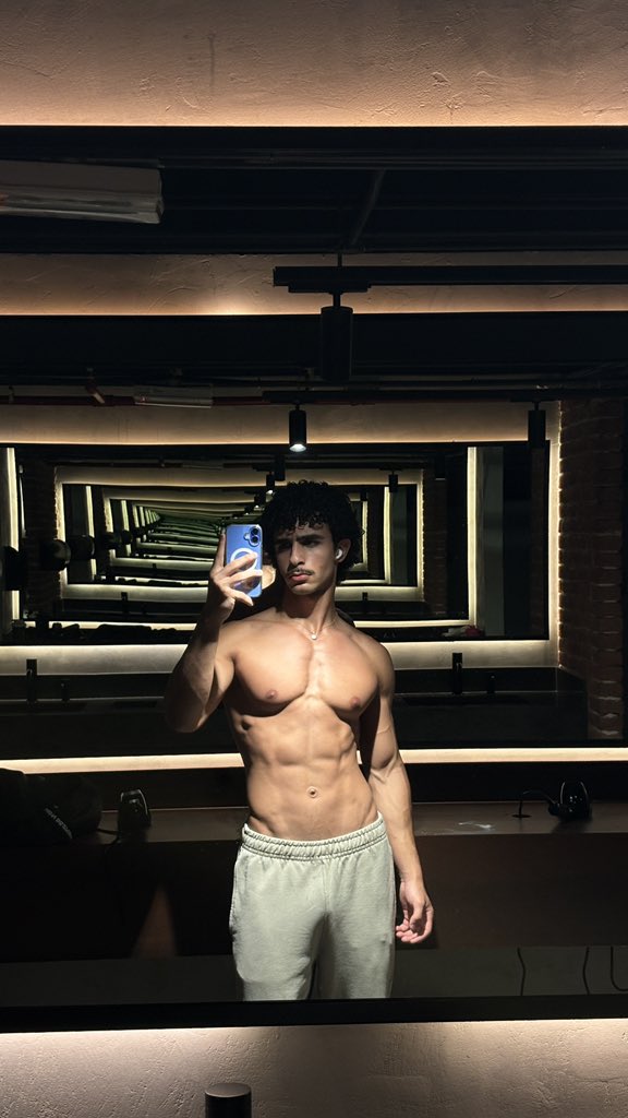 theMJJ's tweet photo. It’s not possible yet to add a song ? https://t.co/LzlPuk2Ika