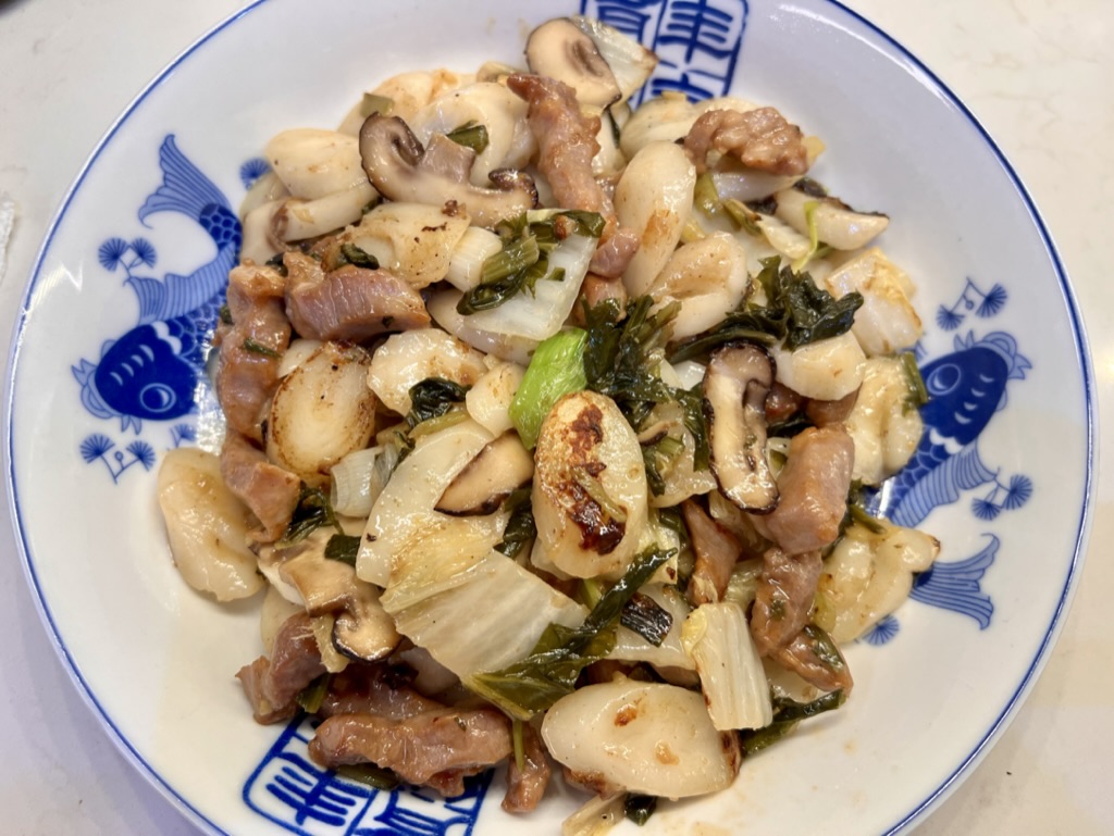 RobertiLax's tweet image. Shanghai-style Rice Cakes with salted vegetable, shredded cabbage, and pork.