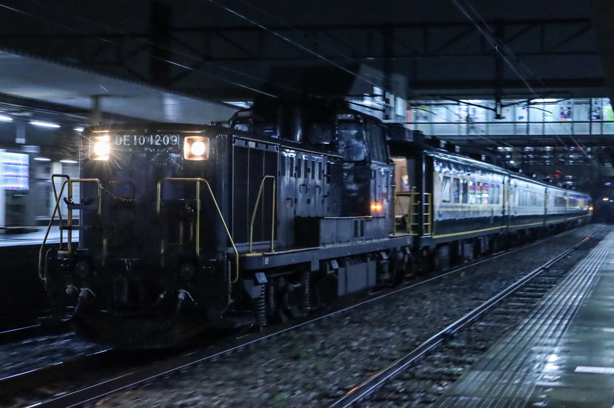 5/24(土)
9110レ
DE10-1209＋14系5B＋DE10-1638
サロンカーEXPOなにわ