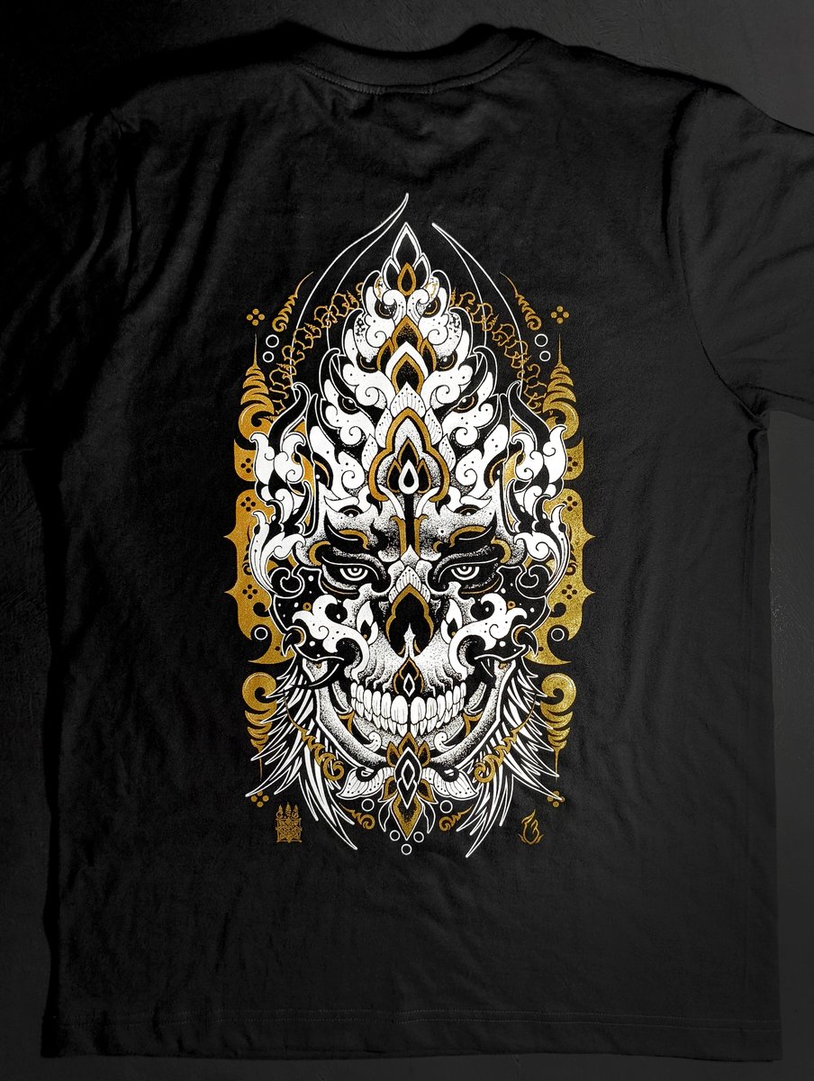 tusksix's tweet photo. Available collaboration project "NAGARAJA"
@pepevicio
x Tusk 2025. Black T-shirt gold and white color silk screen. Price 700 baht. +EMS. 50 baht.  Free stickers with every order. World wide shipping services. Direct messages to order. E-mail: tusksix@gmail.com  #pepevicio #tusk https://t.co/bKWEZjwy0O