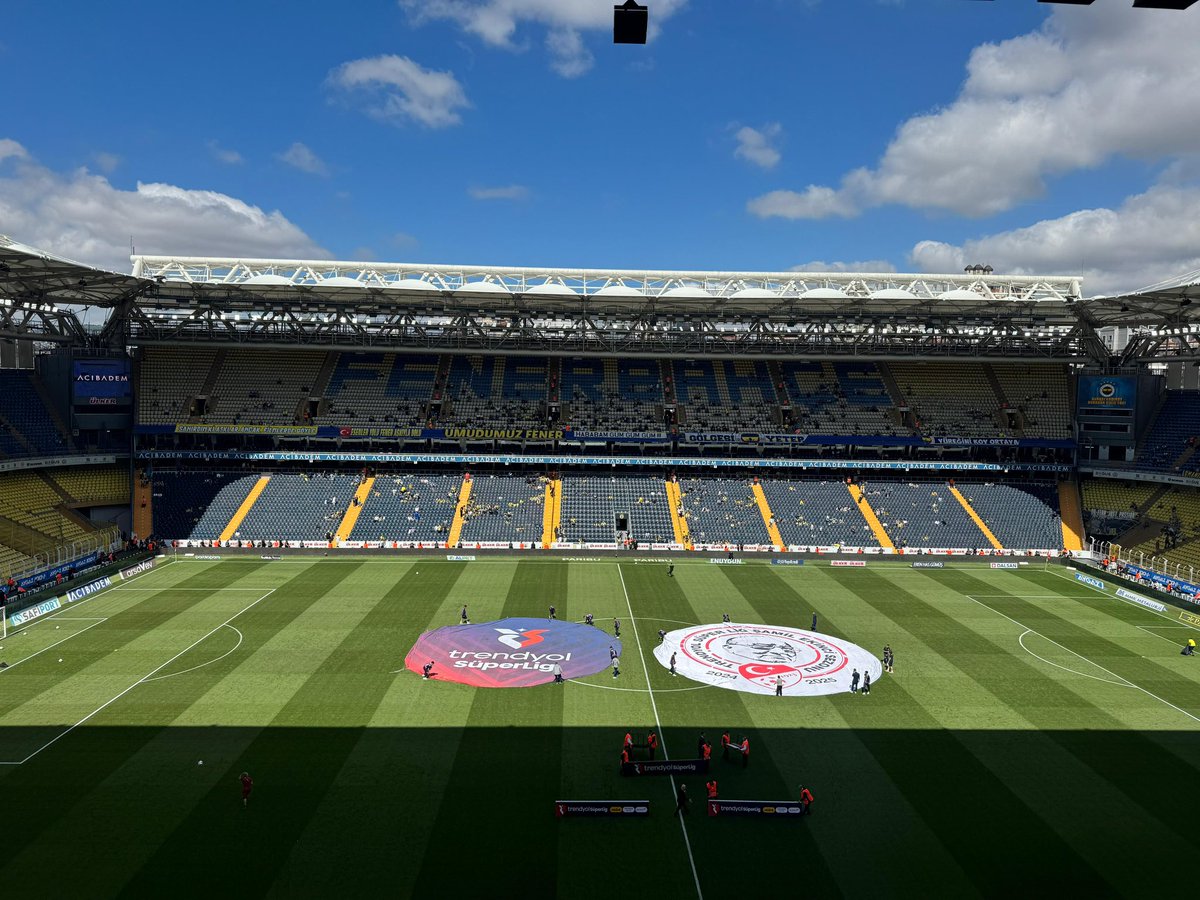 Maç öncesi Fenerbahçe tribünleri.

📷  (Sports Digitale)