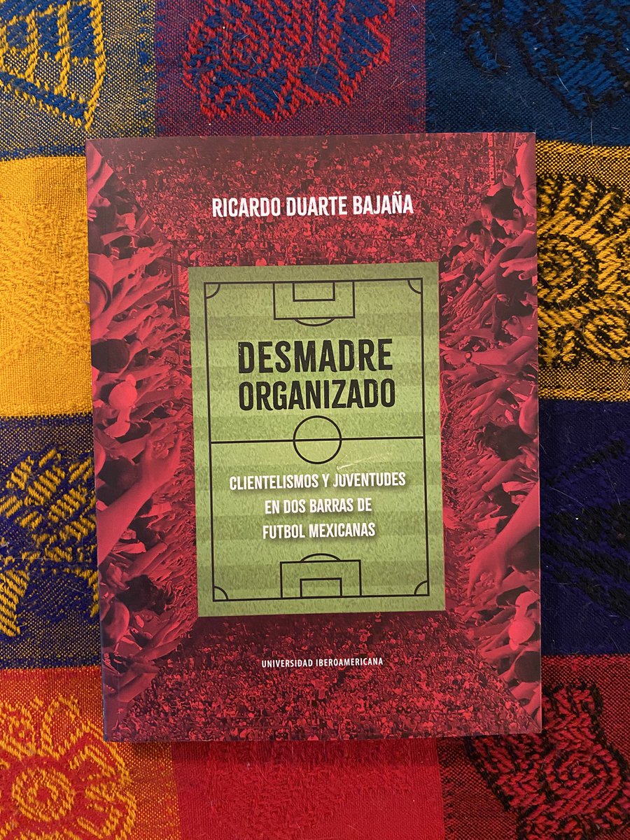BBCapMex's tweet image. 675)
Duarte Bajana. Ricardo,
"DESMADRE ORGANIZADO".
"CLIENTELISMOS Y JUVENTUDES
EN DOS BARRAS DE FUTBOL MEXICANAS".
Primera edición.
Universidad Iberoamericana.
México, 2024.
295 páginas.
Tiro: Sin dato.
ISBN: 978-607-8988-21-1.
(Barras del Club Toluca)