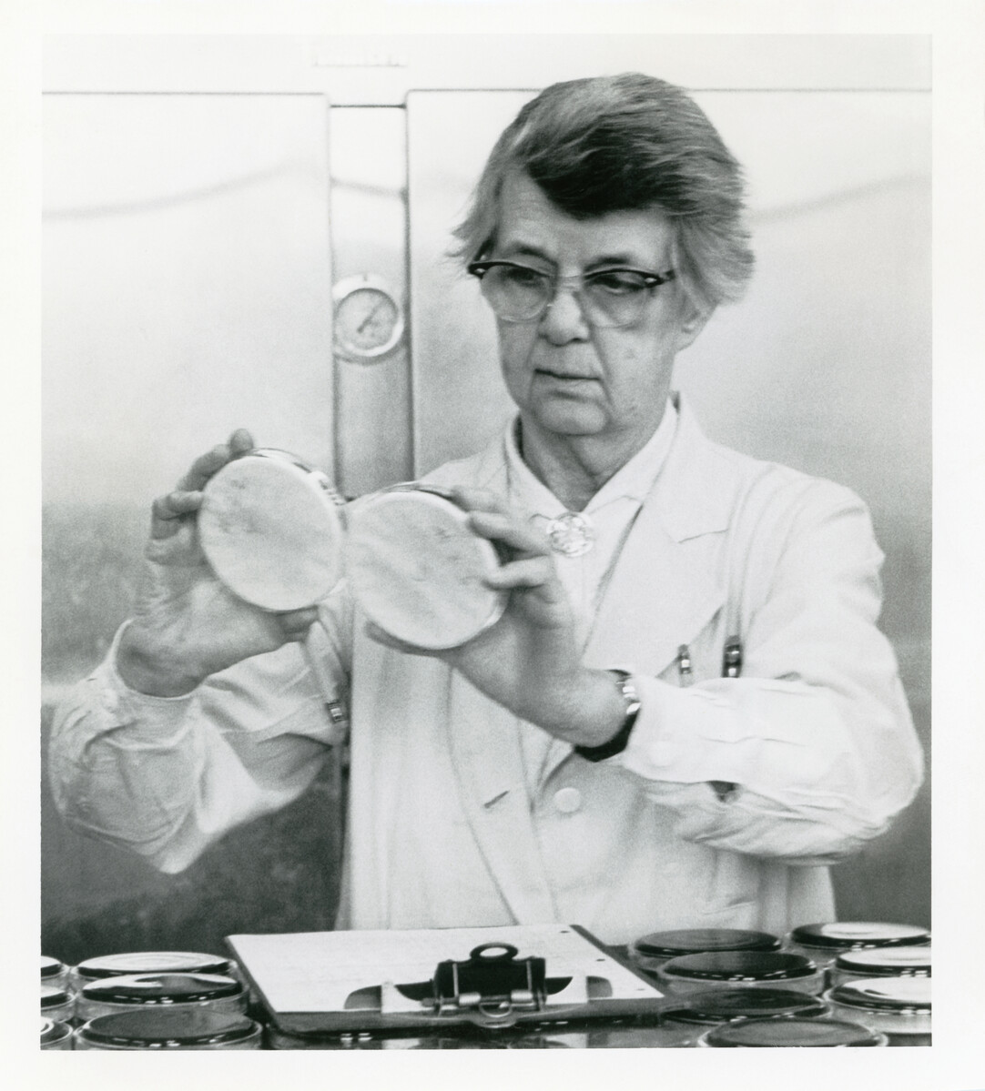 Rockefeller University (@rockefelleruniv) on Twitter photo #OTD in 1928, Rockefeller's Rebecca Lancefield upended the field of microbiology when she reported in <a href="/JExpMed/">Journal of Experimental Medicine</a> the discovery of M protein, a virulence factor that grants streptococcus bacteria the ability to dodge the body's natural defenses. Read it here: pubmed.ncbi.nlm.nih.gov/19869450/ #OTD in 1928, Rockefeller's Rebecca Lancefield upended the field of microbiology when she reported in <a href="/JExpMed/">Journal of Experimental Medicine</a> the discovery of M protein, a virulence factor that grants streptococcus bacteria the ability to dodge the body's natural defenses. Read it here: pubmed.ncbi.nlm.nih.gov/19869450/
