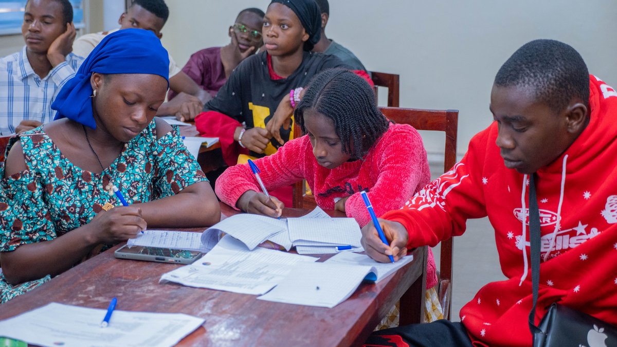 villageois2_0's tweet image. #J2, #module2: Avec M. Thierno Ciré DIALLO, cette session approfondira la compréhension des acteurs de la création et diffusion d'informations pour les participants. 
Activité partenariat avec @SankoreLabs et soutenu par @OIFrancophonie
 #EMI #Information #Francophonie
