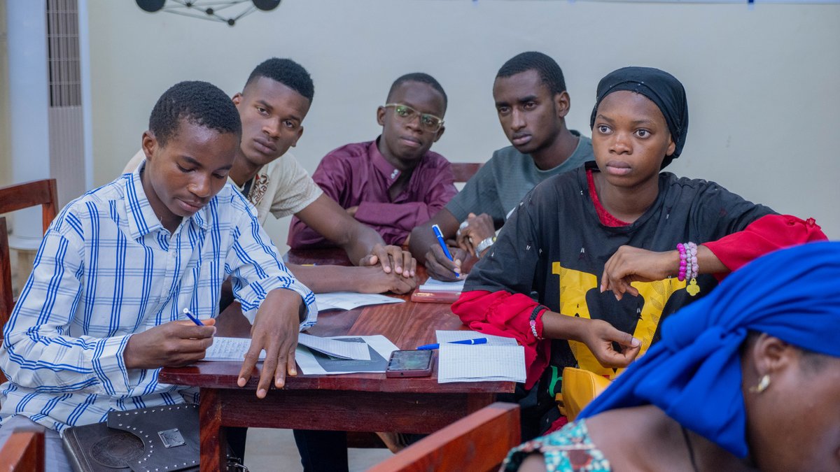 villageois2_0's tweet image. #J2, #module2: Avec M. Thierno Ciré DIALLO, cette session approfondira la compréhension des acteurs de la création et diffusion d'informations pour les participants. 
Activité partenariat avec @SankoreLabs et soutenu par @OIFrancophonie
 #EMI #Information #Francophonie