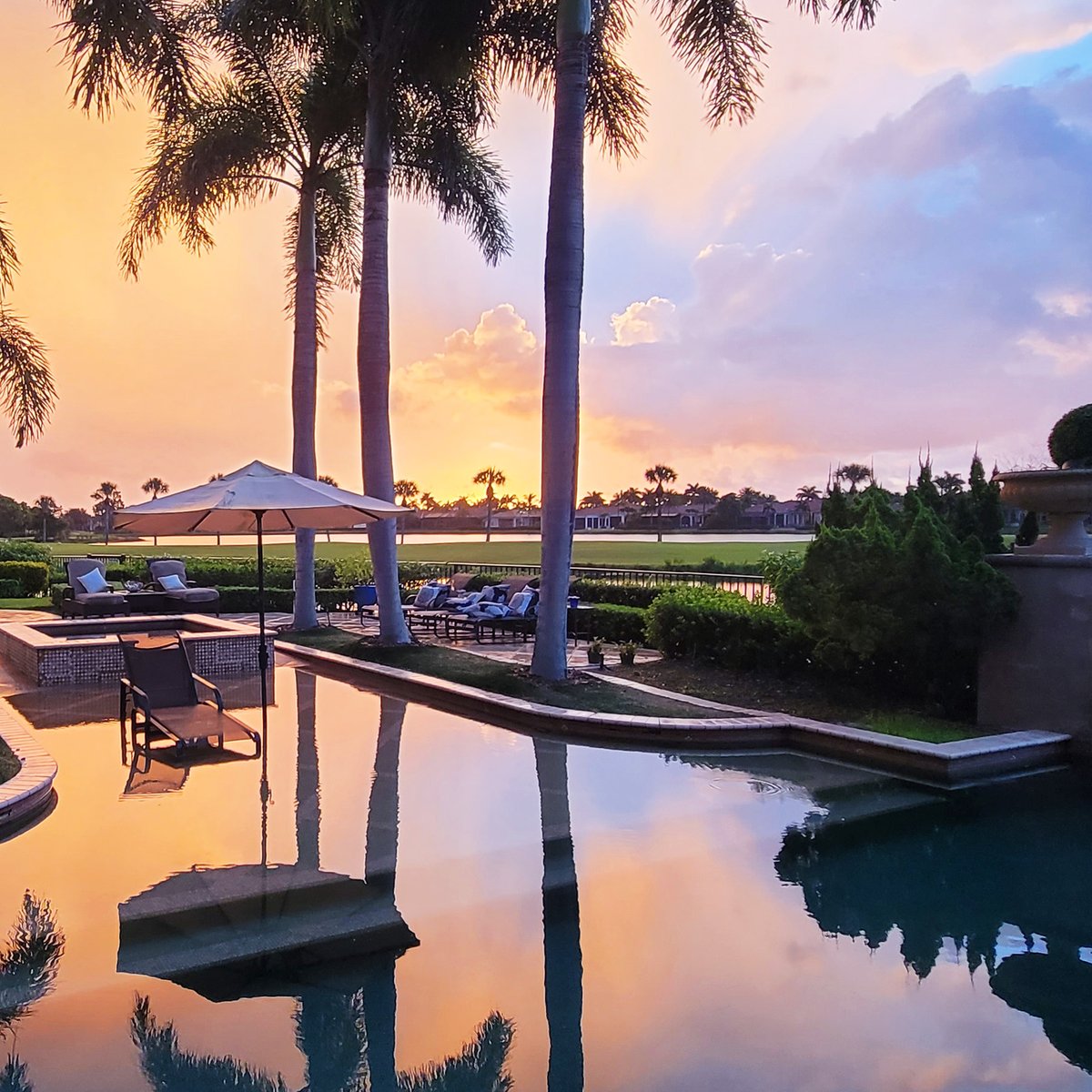 ClubatIbis's tweet image. A big thank you to Howard Mellman for sharing this lovely sunrise with us! 🌅

The perfect reminder that each new day brings endlesspossibilities. 

#LifeatIbis #SunriseSaturday