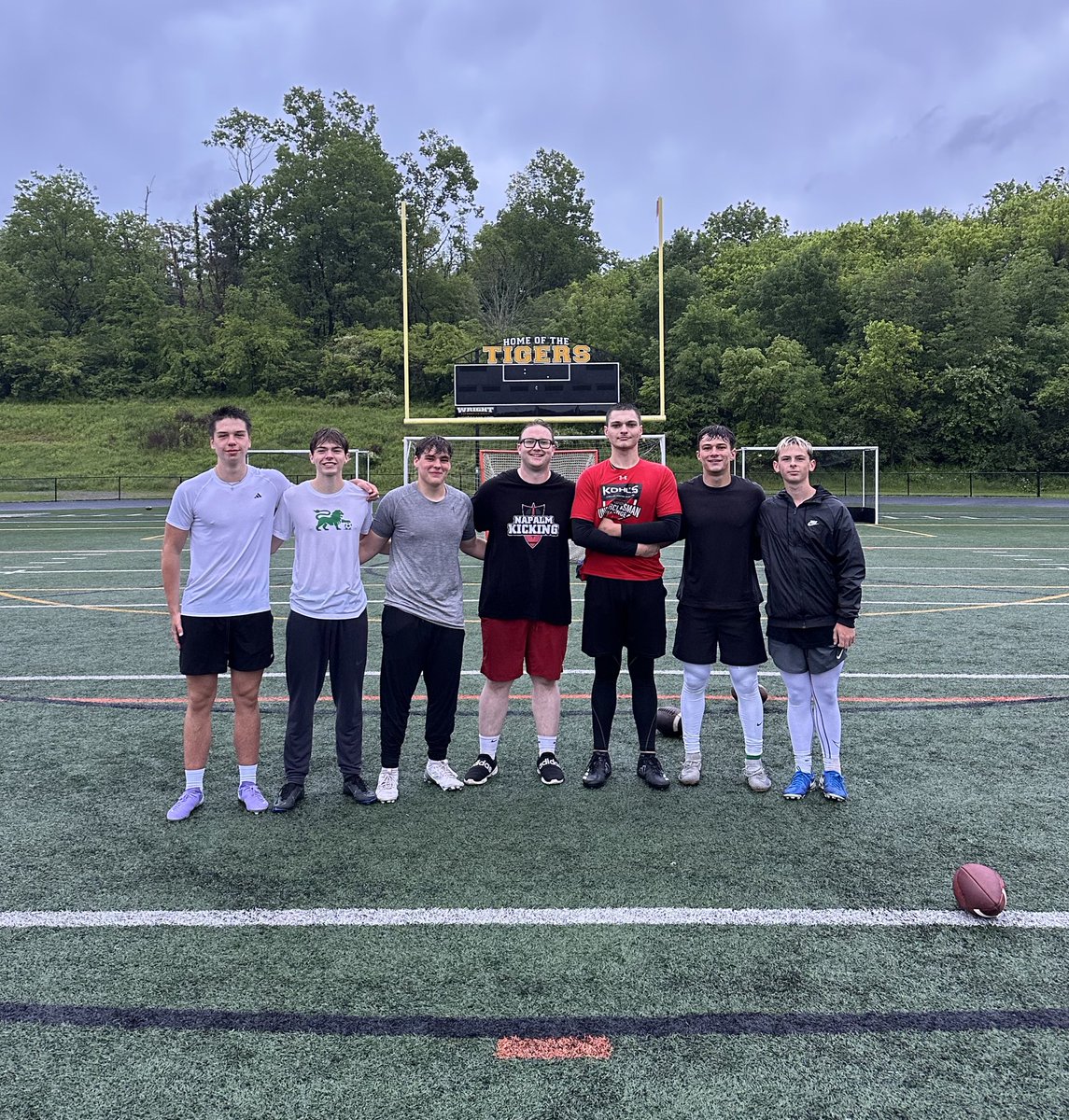 A soaked but productive small group to start the weekend in PGH 🏡

Appreciate the guys coming out to work in the tough conditions! 

#DropBombs