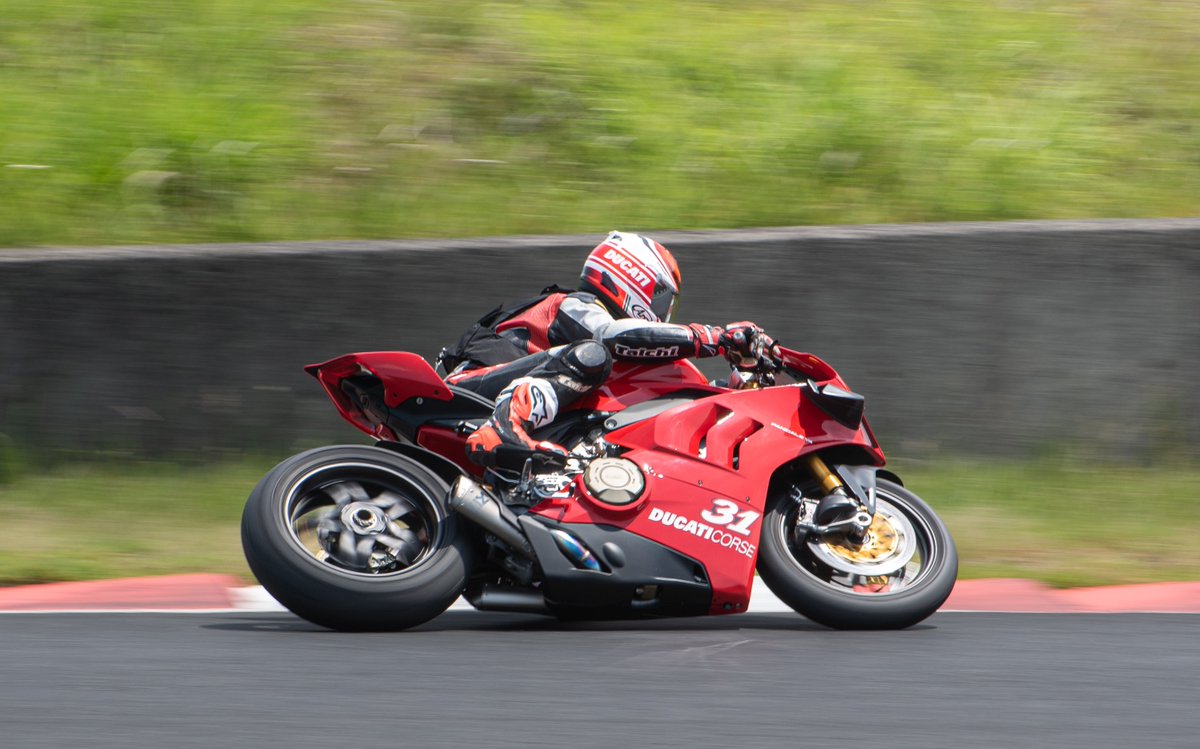 岡国
DUCATI V4R