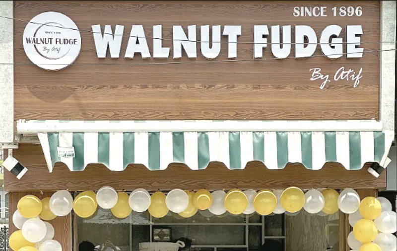 Radio_Chinar's tweet image. A 129-year-old family recipe gets a modern twist! Atif brings his great-grandfather’s legendary walnut fudge to life in Munwarabad with a brand-new outlet near Khyber Hospital Road.
#BeatTheChampions
#SmartScreenTime
#Bloomberg
#ReleaseSharmistha
#PlayLikeMumbai
@klrahul…