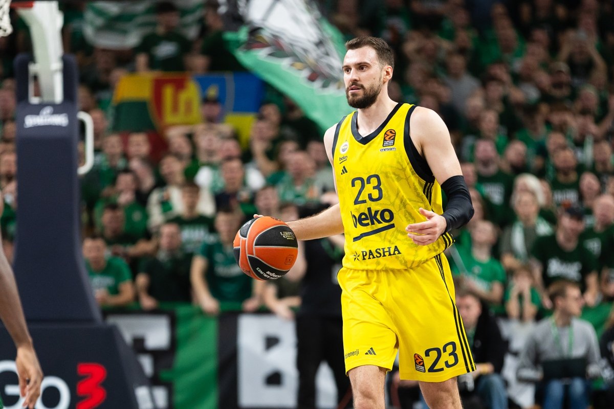 Booom! European basketball agenda has been nuked. Marko Guduric’s journey comes to an end with the Euroleague champions, Fenerbahce. Serbian star is going to be in Milano for the next three years. Fener will be compensated with a buy out.