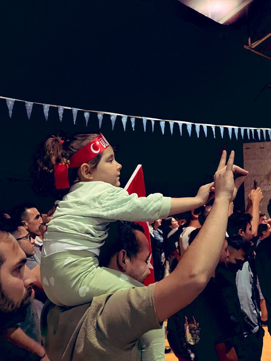 emrebbuke's tweet photo. ali kınık konserinde şahit olduğum manzara 🥹 https://t.co/aUZfAQ4obu