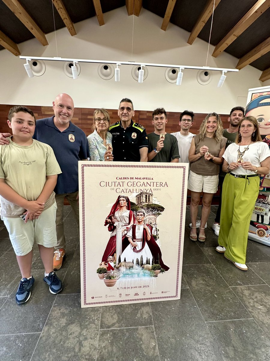 AjCMalavella's tweet photo. 📸 Ahir es va dur a terme la presentació oficial davant dels mitjans de comunicació de #CaldesdeMalavella  com a 36a Ciutat Gegantera de Catalunya.
🎨 També es va presentar l’escut solidari “Gegants Valents”, una col·laboració amb la campanya #PelsValents https://t.co/p9Fqo6WPiX
