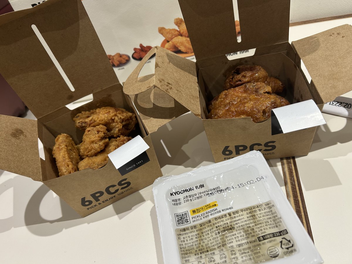 深夜4時に24時間営業の
チキン屋さん🐔
キョチョンチキンで
テイクアウト🍗
フライドチキンとハニー
久しぶりに食べたけど
サックサクでやっぱりめちゃくちゃ美味しい😋
この時点で夜勤中ちょっと仮眠したけど夜勤明けからの
24時間起きてる笑