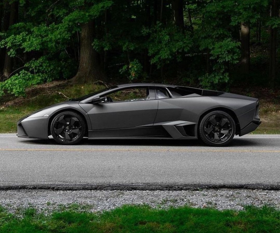 DailyLamboTM's tweet photo. The F-22 Raptor Fighter Jet was the inspiration for Lamborghini Reventon's design https://t.co/FYfYnq1Frg
