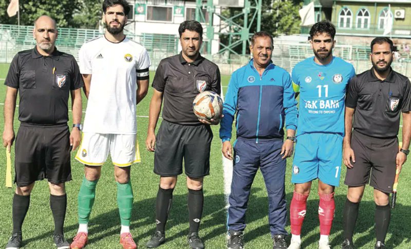 DarShazia25293's tweet image. Real Kashmir FC reserves secured a thrilling 1-0 win over local giants J&K Bank at TRC Ground on Friday, thanks to Huzaif’s extra-time goal. The victory keeps RKFC’s unbeaten streak alive in the Srinagar Premier Football League 2024-25.
#BeatTheChampions
#SmartScreenTime…