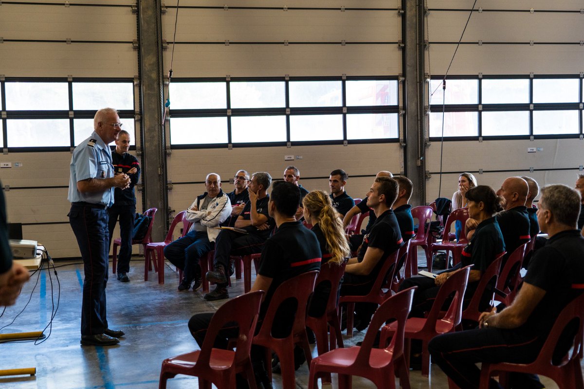 Pompiers13 tweet media