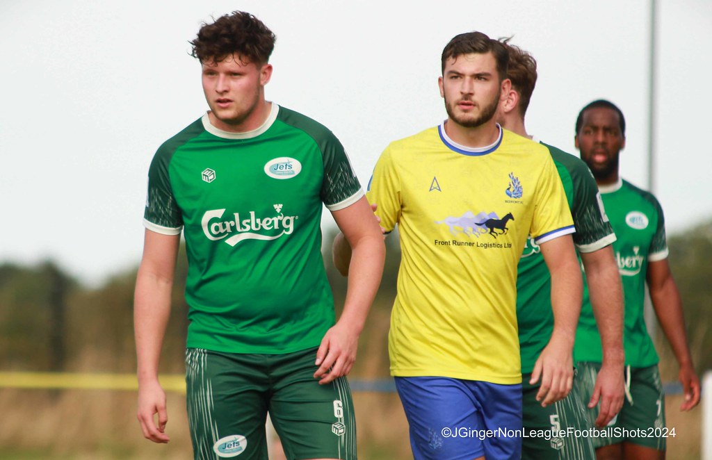 BedfontFC's tweet photo. 🫡RETAINED🫡

Our penultimate player for the day. The hardest player to find a photo of, even though he loves a photo bomb....

@OSyms02 

Oscar has been a great addition to the squad this last season in defence and the managers are happy Oz has decided to stay!! https://t.co/3do1b1VQxG