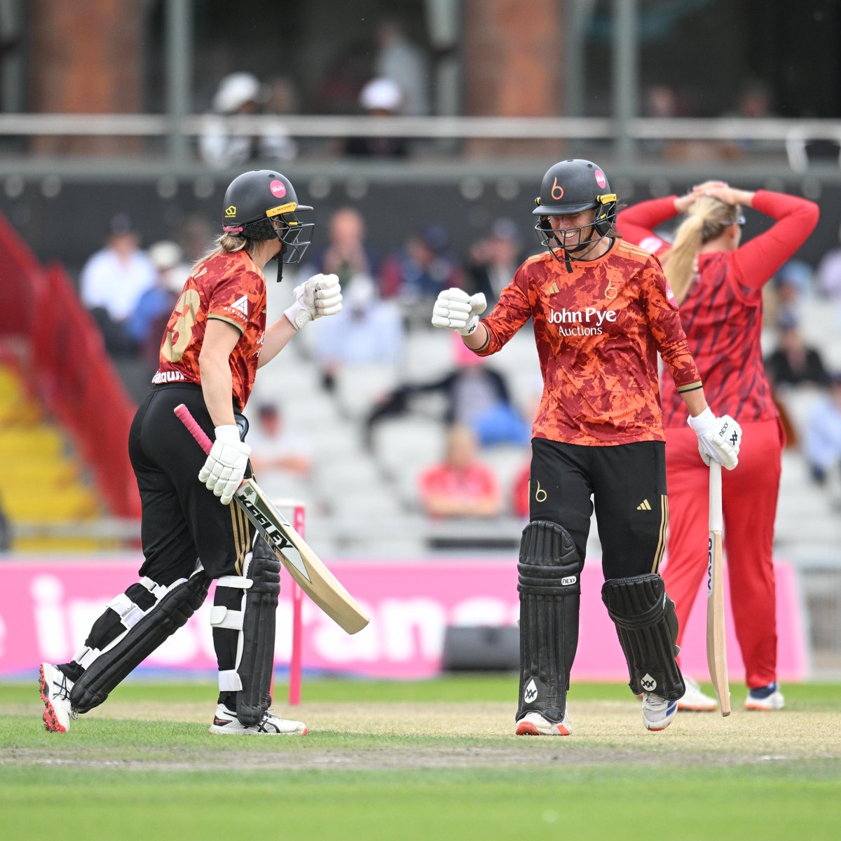 UPDATE 🏏

The Blaze are absolutely flying, 99-0 through 11 overs 😍

Marie Kelly (39) and Georgia Elwiss (48) are putting on a show, we need 71 to win from 54 balls!

#FiredUp