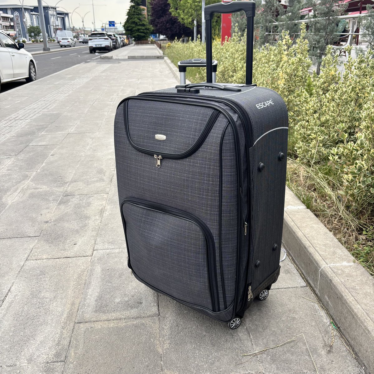 en kullanışlı ve dayanıklı valizler fakir görünümlü kumaş valizler olur bu hiç sekmez