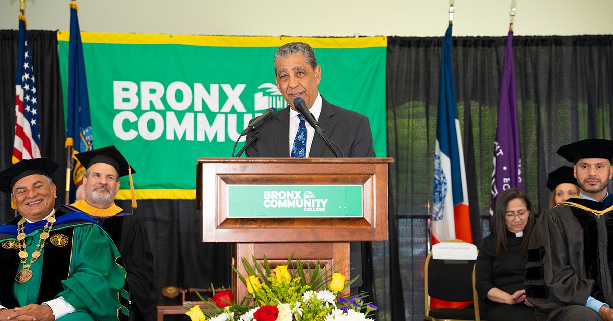 BCCcuny's tweet photo. @RepEspaillat offered congratulations and reminded grads, "You're not only part of the future you're part of today!"
#bcccuny #bccpride #CUNY2025 #BCC2025 @CUNY https://t.co/ZRtYd35HEL