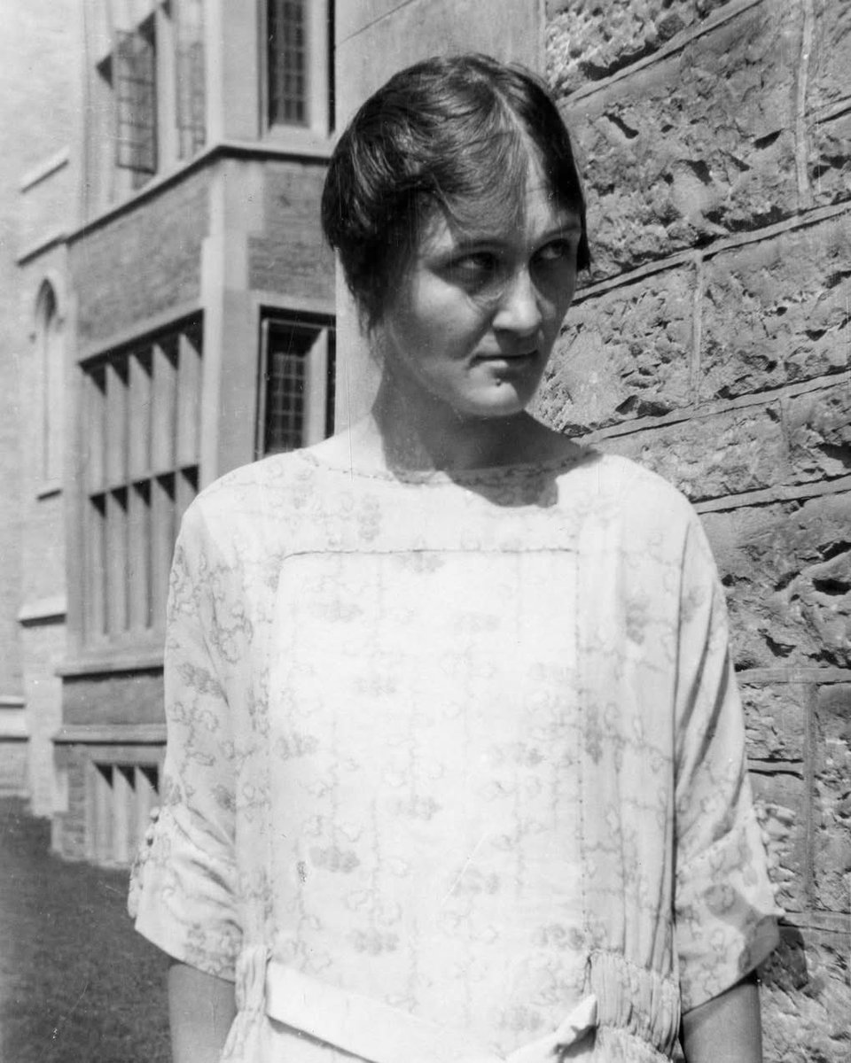 ✨ Elle a découvert de quoi sont faites les étoiles… et pourtant, son nom reste méconnu.

Depuis sa mort en 1979, Cecilia Payne, pionnière de l’astronomie moderne, n’a reçu qu’un hommage discret : une plaque sur un mur de l’université.
Pas de reconnaissance à la hauteur de sa