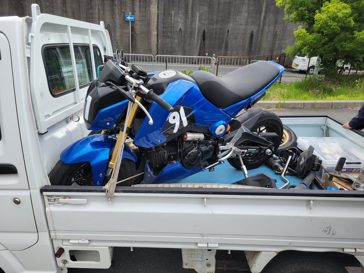 kk_RVF400's tweet photo. バイク取りに兵庫まで軽トラ https://t.co/2eQbQWiTL5