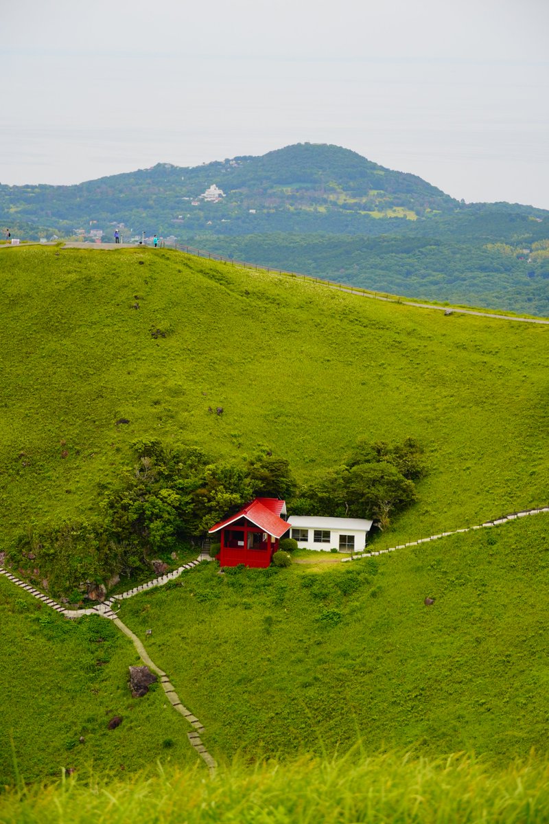 不純物を含んでいない緑の中に赤味を帯びています
