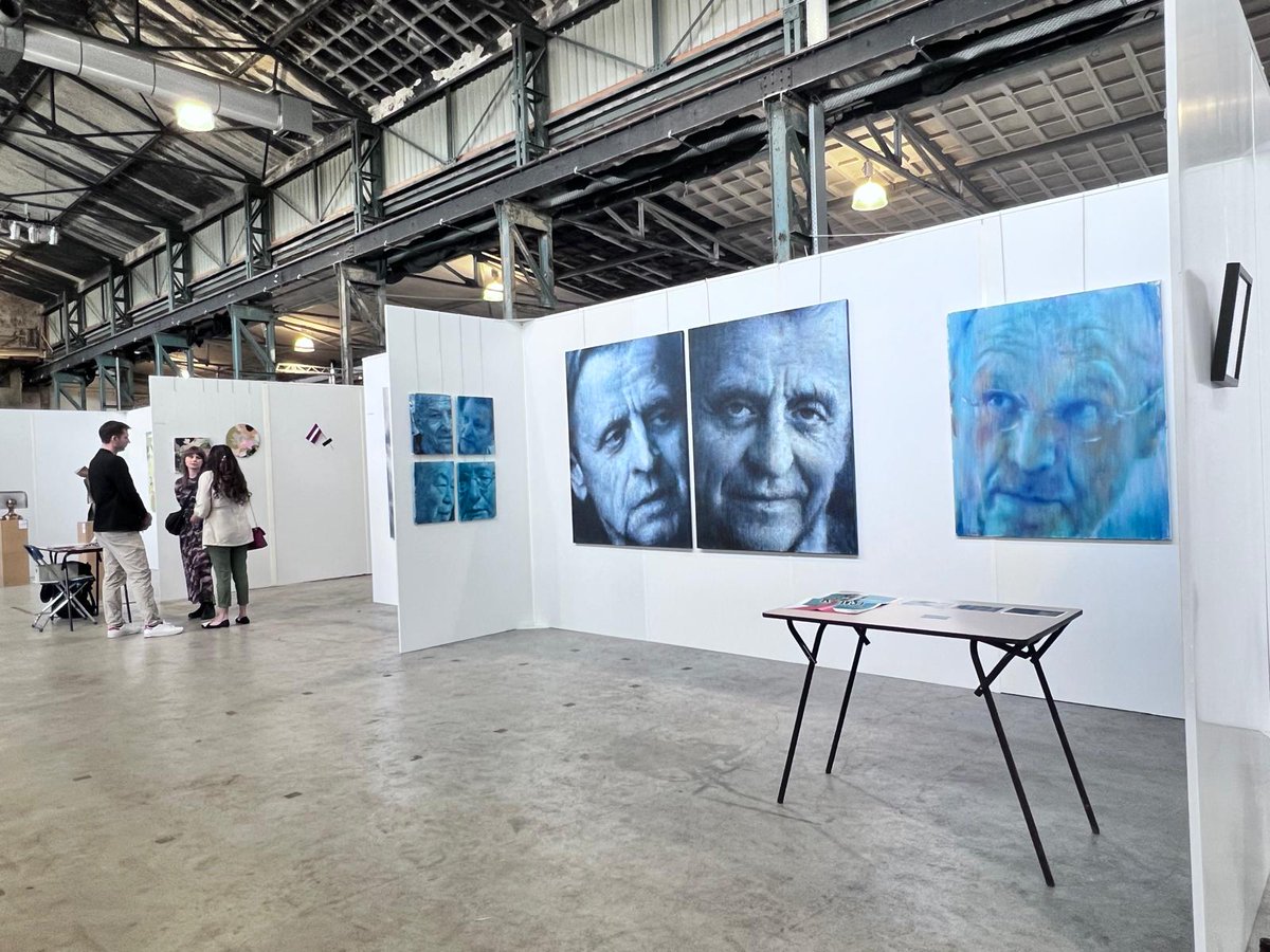 Ulftas hallē, kur vecās dzelzs lietuves industriālās rūpnīcas ēkām piešķirts jauns unikāls pielietojums, savus darbus prezentēja 250 mākslinieki no Nīderlandes un ārzemēm: ritumsivanovs.com/teksti/huntenk…