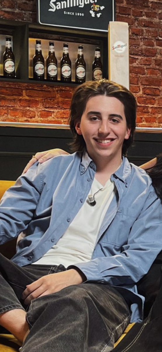 alex tweet media