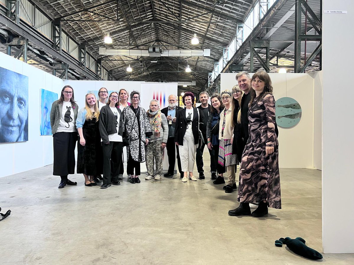 Kopīgā LV paviljonā savus darbus izstādīs 9 mākslinieki no Latvijas: Aija Bāliņa, Aija Bley, Inga Erdmane, Ritums Ivanovs, Viola Karule, Pēteris Līdaka, Olga Šilova, Sandra Strēle and Andrejs Strokins, eksponējot fotogrāfijas, gleznas un skulptūras ritumsivanovs.com/teksti/huntenk…