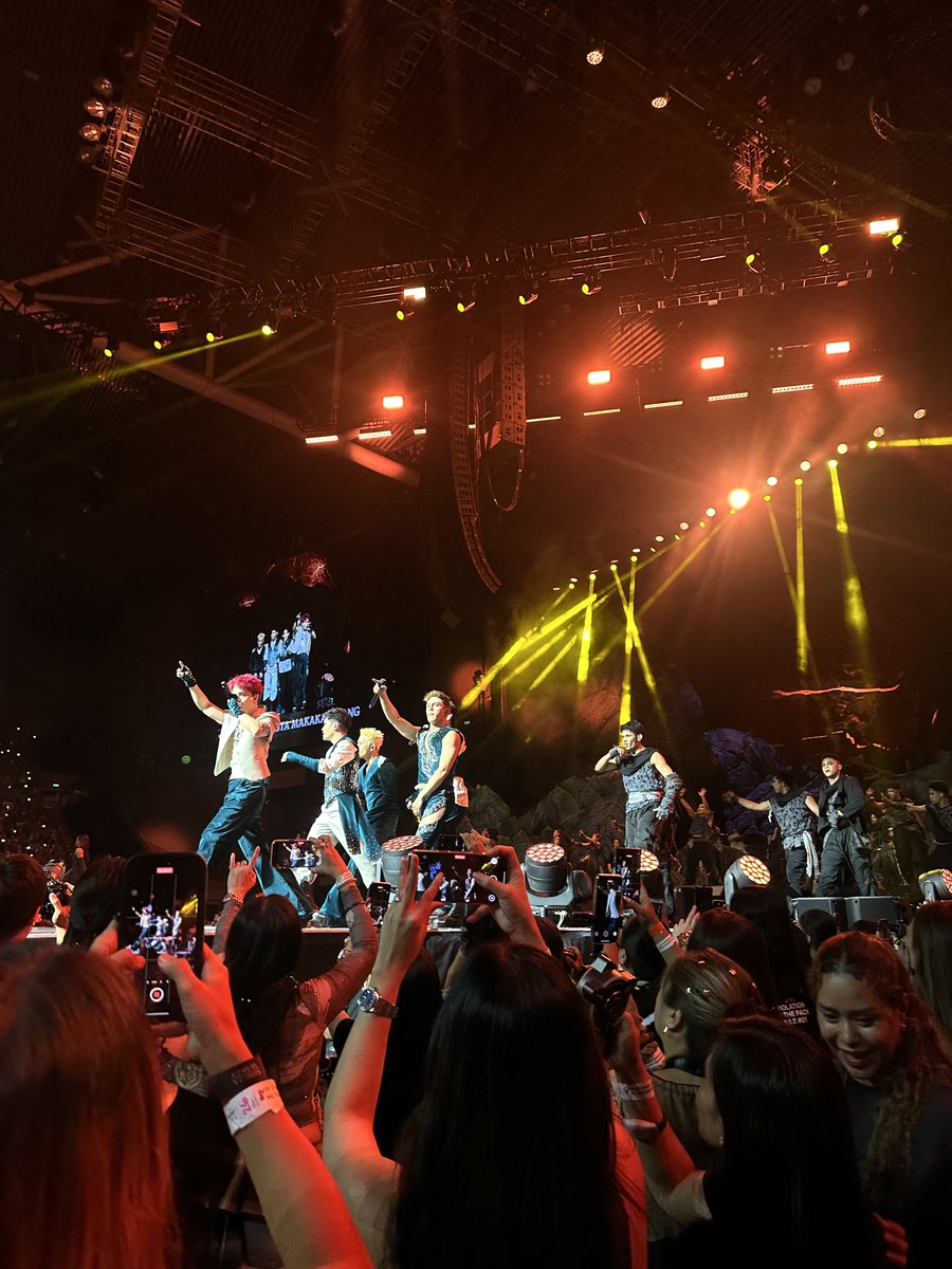 TaongGrasya__'s tweet photo. Grabe! the best concert na napanuod ko dito sa pinas! Ang ganda ng production value, ang galing galing n’yo, @SB19Official #SaWWorldTourPH #SimulaAtWakas #SimulaAtWakas_WorldTourKickOff https://t.co/S2mZaVqRvO