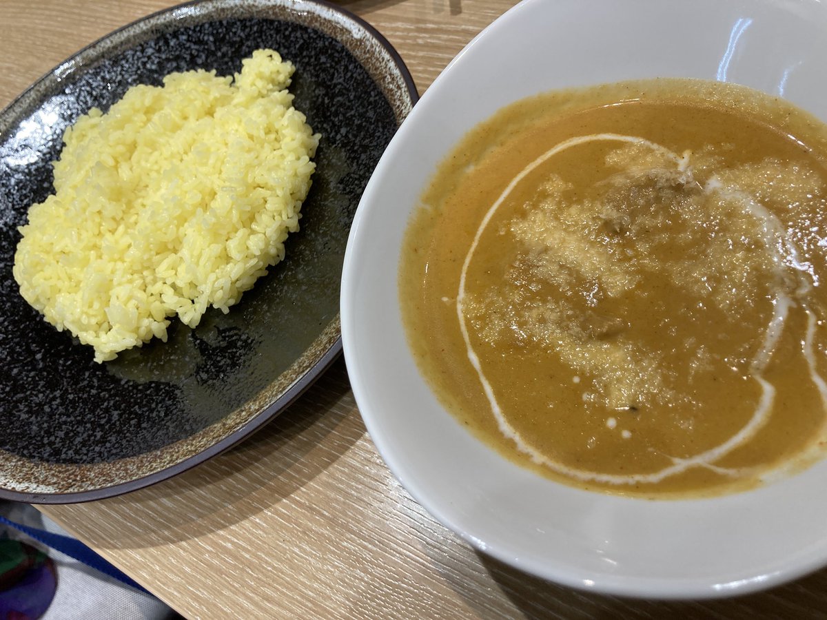西調布うまんぱりわる
ありふれたインネパカレー屋さんとはちょっと違う爽やかな店内
とてもシンプルなメニュー構成
そのカレーは…

コクがありながら爽やかで
とっても美味しいカレーでした
ライスにしたけどナン食べ放題も嬉しいね

#調布グルメ