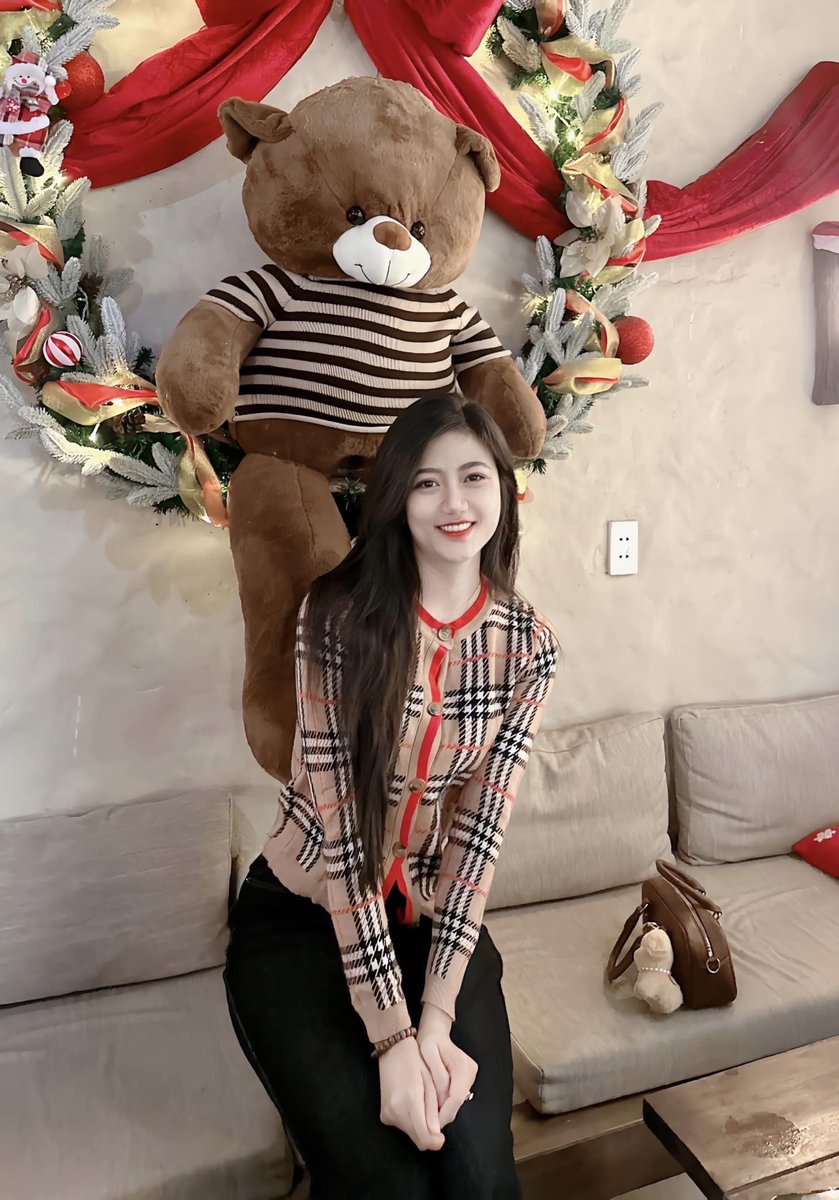 sugarppa8's tweet photo. Sữa chua của anh nuốt được không https://t.co/xNNy7IeUzb