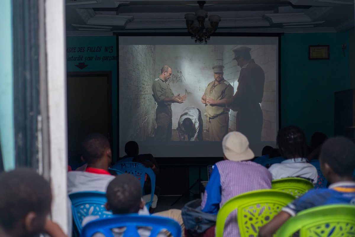 EunicPole's tweet photo. đŹ 9Ăšme ĂDITION DU FESTIVAL DU FILM EUROPĂEN
Retour en images sur la projection du film « Lumumba » de Raoul Peck Ă lâorphelinat Les Cris des Orphelins, en partenariat avec le Centre Culturel PĂŽle Corps.
#ffe25 #ffe9 https://t.co/9wXgtm5UuI