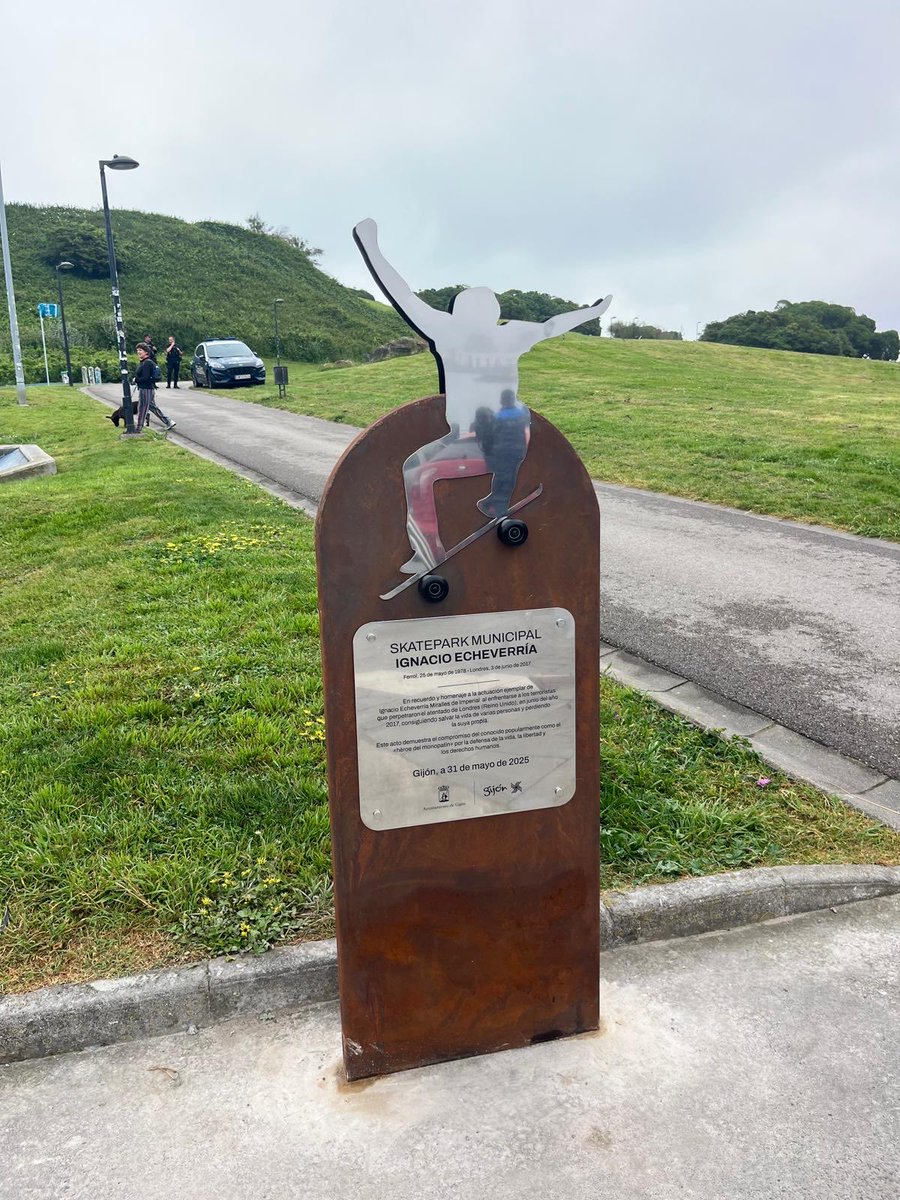 Cartel con el nombre de Ignacio Echeverría, en el skate Park de Cimadevilla en Gijón