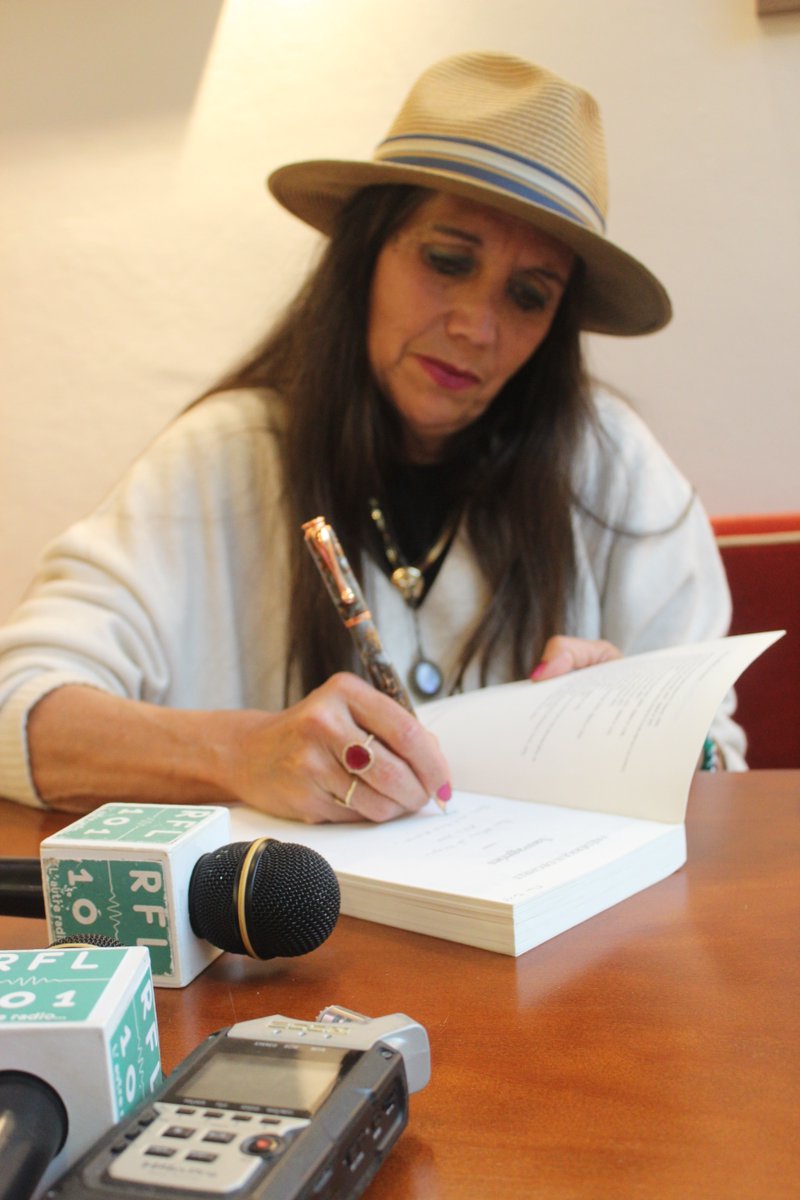 101Rfl's tweet image. [Emission Le RDV Littéraire] Rencontre &amp;amp; Dedicace avec FREDERIQUE DEGHELT pour cette histoire très romanesque "Sauvageries" Editions Actes Sud qui rappelle notre temps. 
soundcloud.com/rfl-en-tourain…