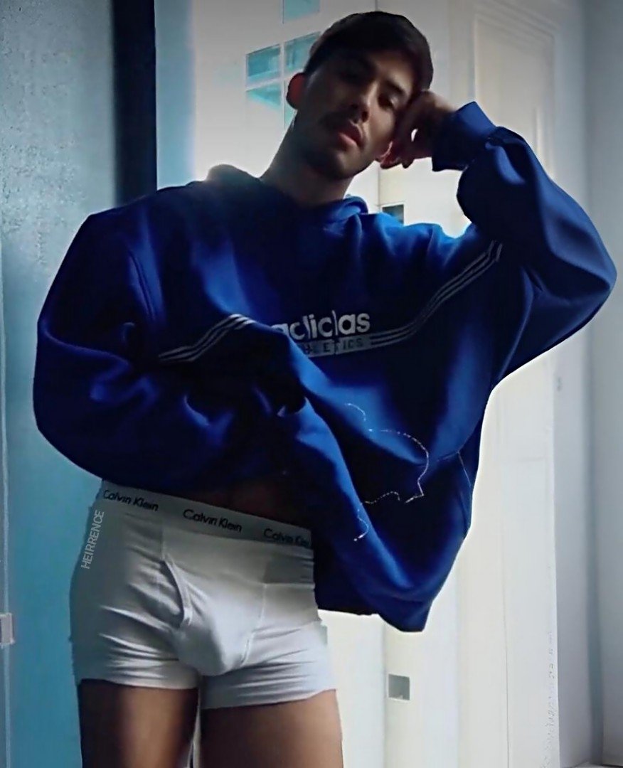 eto nakaluhod na Tony 🤤