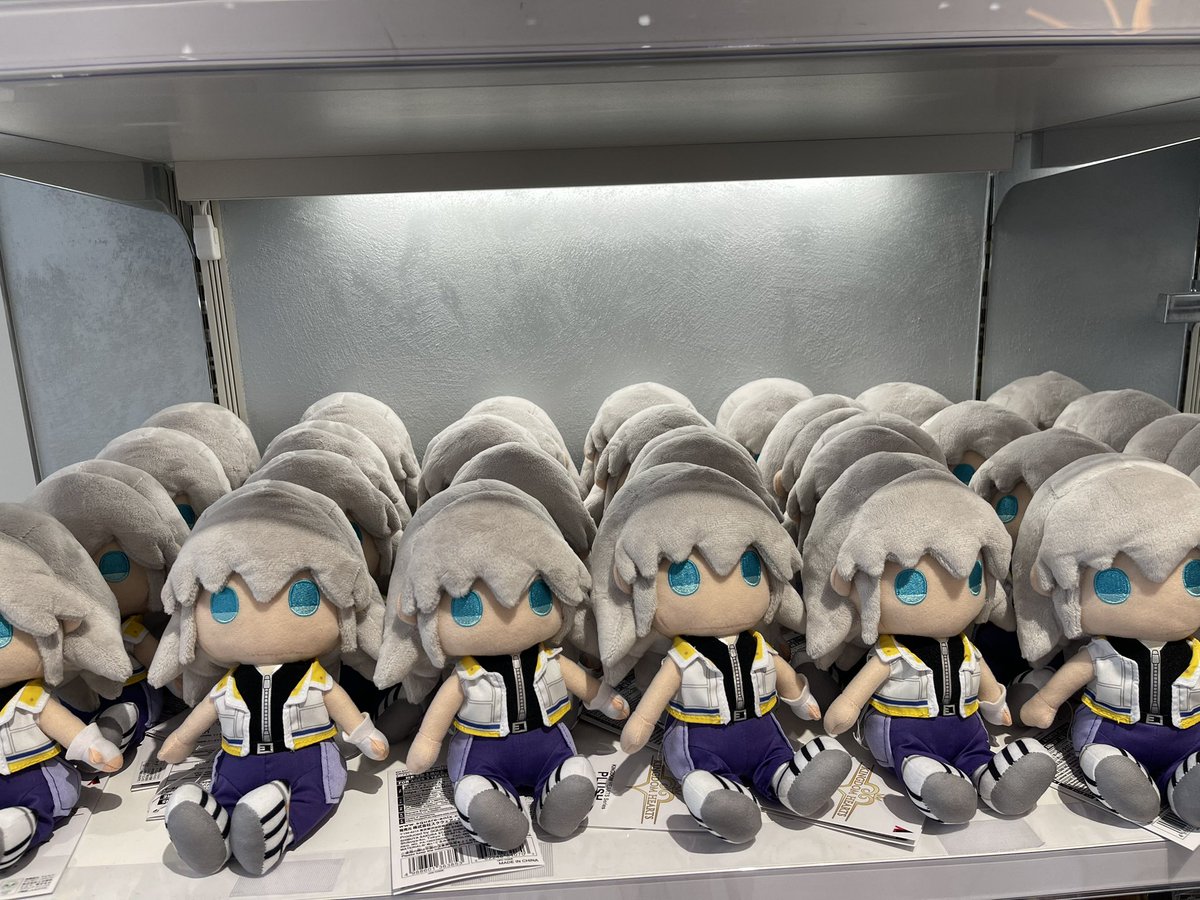 これはスクエニストアに居た陸の大群