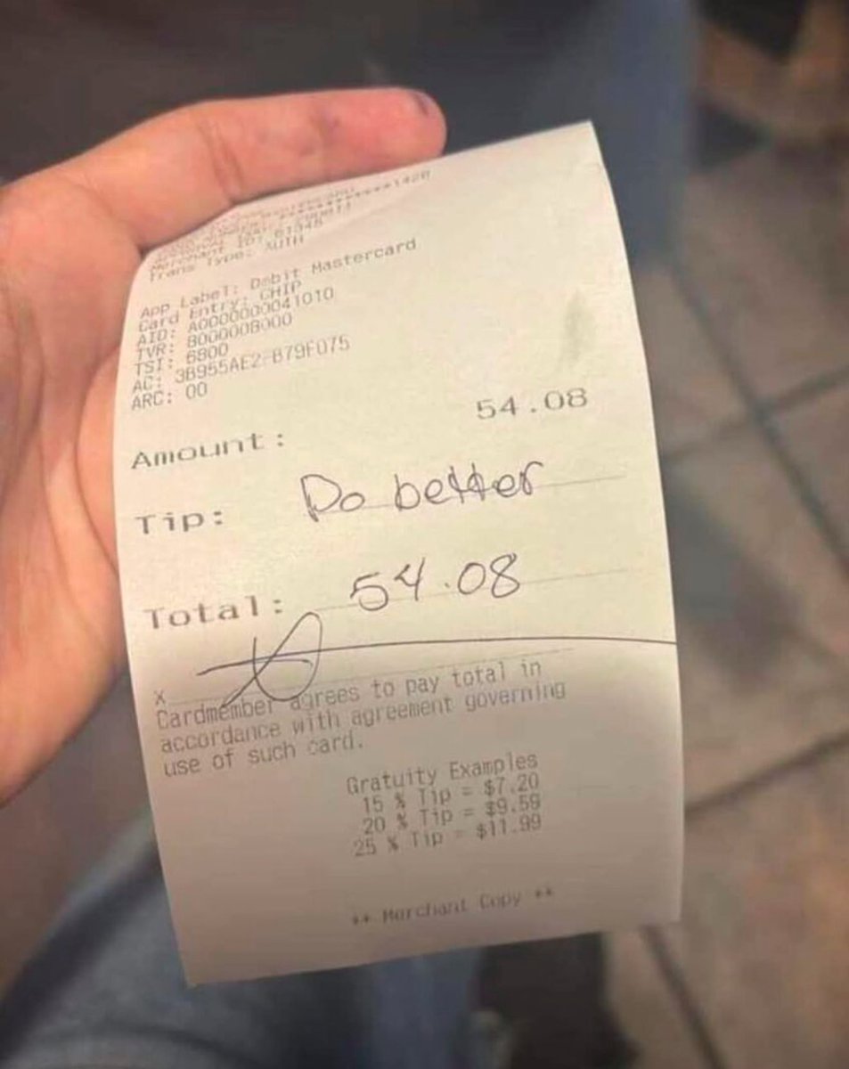 AlexHormozi's tweet image. I saw this pic that went viral.
And yeah, I agree... the waiter should “do better.”

The waiter who posted it shared how he could have seen it and gotten offended or upset.
But instead, he took it to heart.

He showed up the next day determined to be the best employee he could…